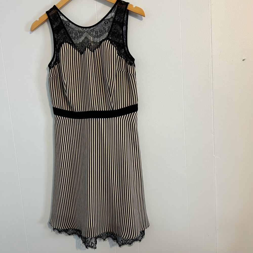 GUESS Striped Lace Trim Sleeveless Dress Black‎ Cream Womens Size 8 y2k - Picture 2 of 8